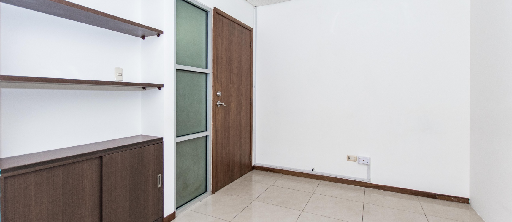 Oficina en alquiler ubicada en el Edificio Trade Building GeoBienes - Oficina en alquiler ubicada en el Edificio Trade Building - Plusvalia Guayaquil Casas de venta y alquiler Inmobiliaria Ecuador