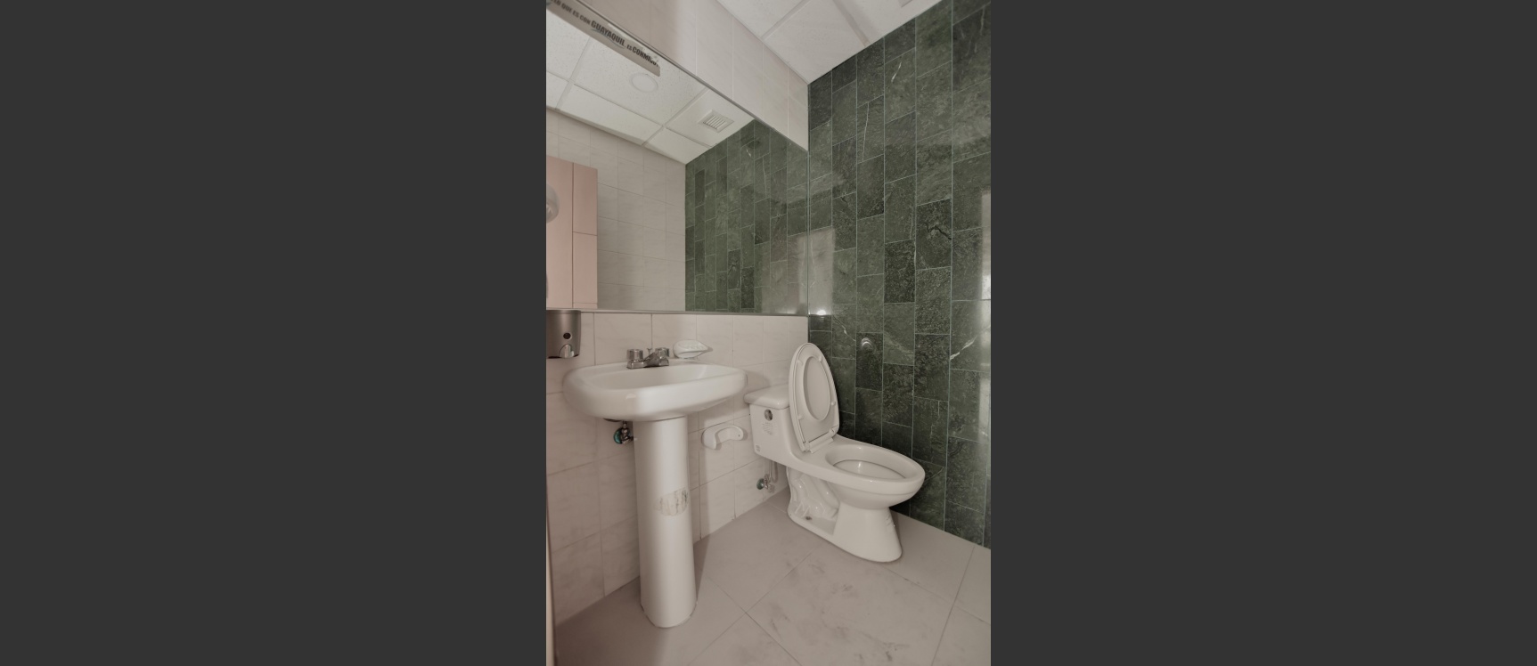 Oficina en alquiler ubicada en el Edificio World Trade Center GeoBienes - Oficina en alquiler ubicada en el Edificio World Trade Center - Plusvalia Guayaquil Casas de venta y alquiler Inmobiliaria Ecuador