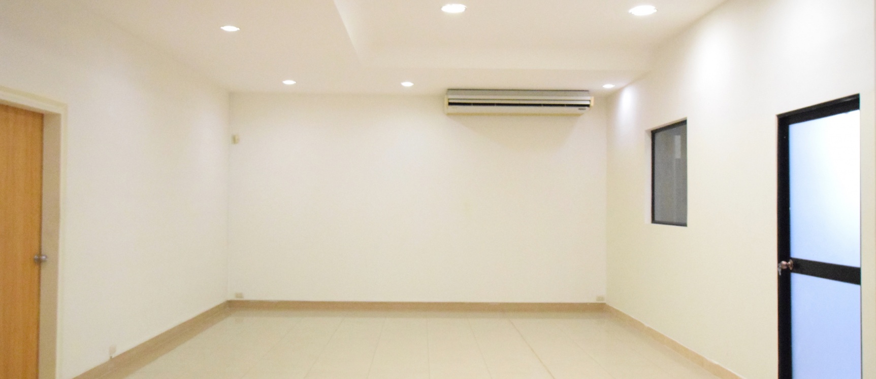 Oficina en alquiler ubicada en el Norte de Guayaquil GeoBienes - Oficina en alquiler ubicada en Cdla. Naval Norte - Plusvalia Guayaquil Casas de venta y alquiler Inmobiliaria Ecuador