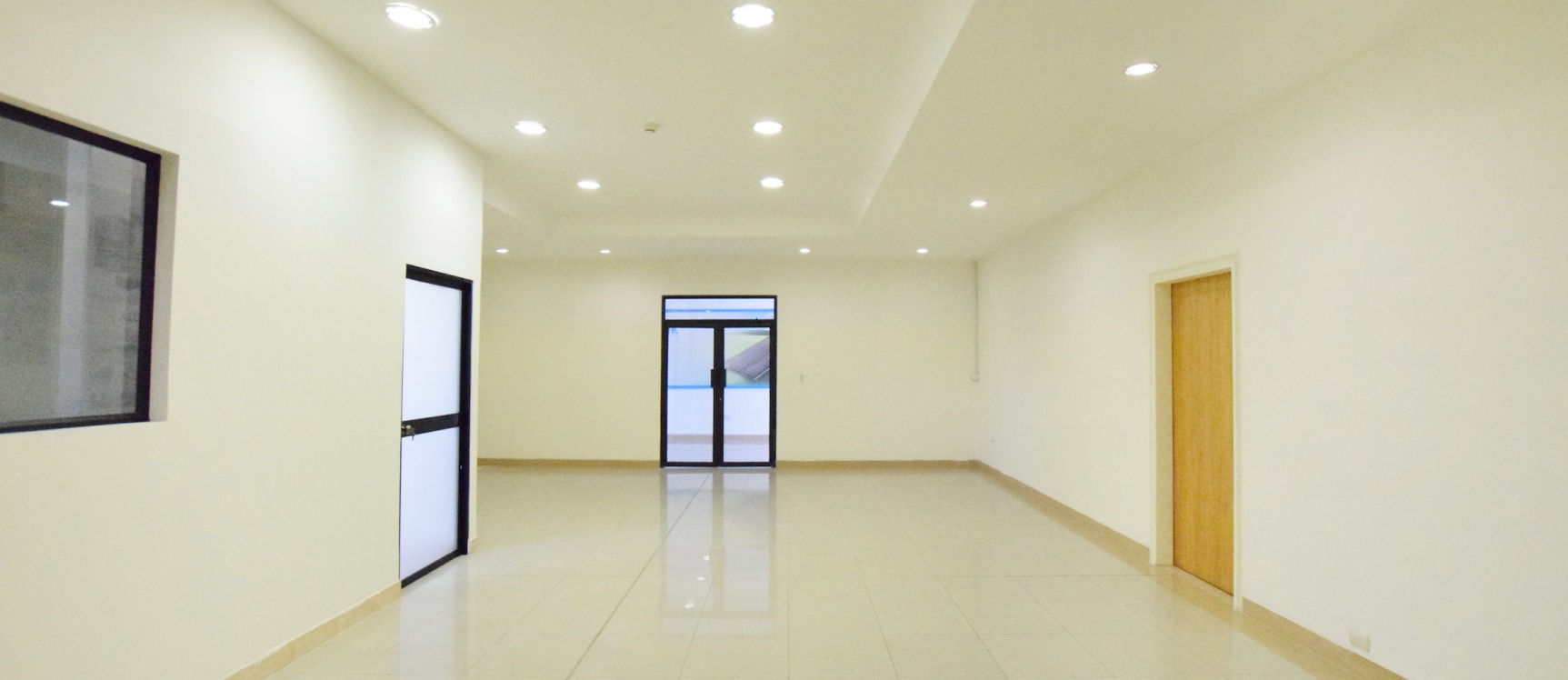 Oficina en alquiler ubicada en el Norte de Guayaquil GeoBienes - Oficina en alquiler ubicada en Cdla. Naval Norte - Plusvalia Guayaquil Casas de venta y alquiler Inmobiliaria Ecuador