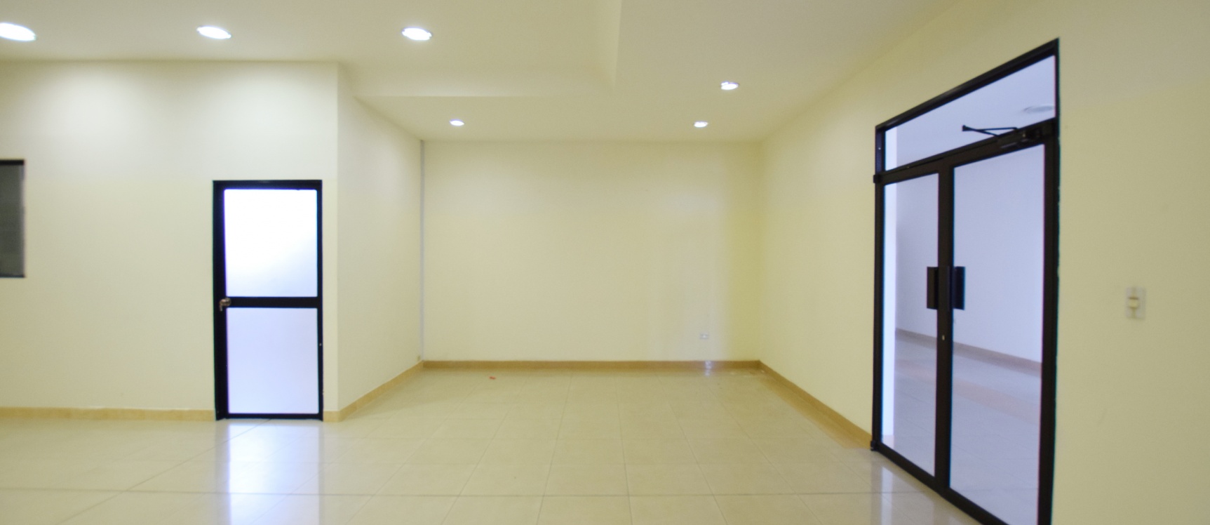 Oficina en alquiler ubicada en el Norte de Guayaquil GeoBienes - Oficina en alquiler ubicada en Cdla. Naval Norte - Plusvalia Guayaquil Casas de venta y alquiler Inmobiliaria Ecuador