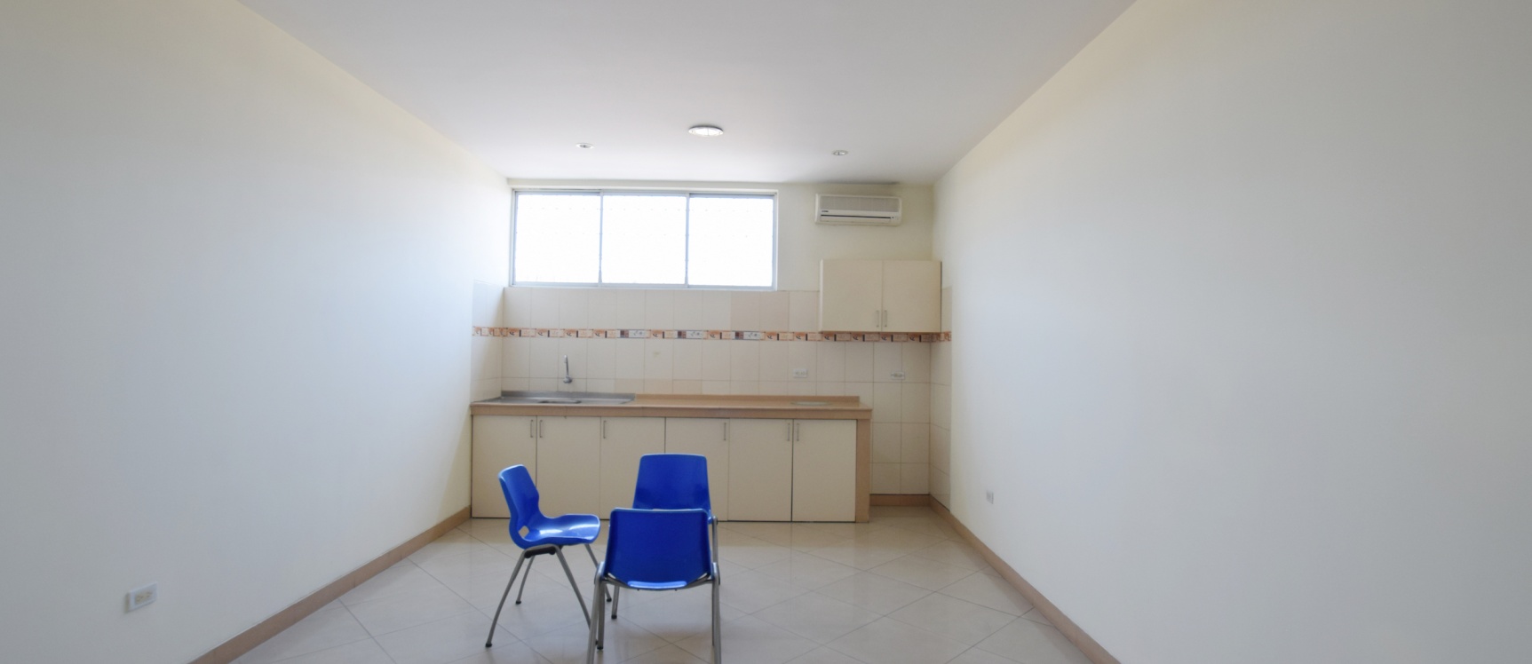 Oficina en alquiler ubicada en el Norte de Guayaquil GeoBienes - Oficina en alquiler ubicada en Cdla. Naval Norte - Plusvalia Guayaquil Casas de venta y alquiler Inmobiliaria Ecuador