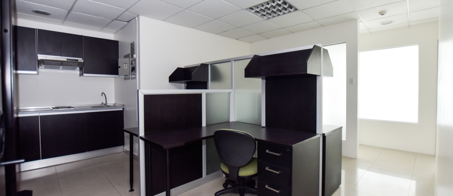 Oficina en alquiler ubicada en el Parque Empresarial Colón GeoBienes - Oficina en alquiler ubicada en el Parque Empresarial Colón - Plusvalia Guayaquil Casas de venta y alquiler Inmobiliaria Ecuador