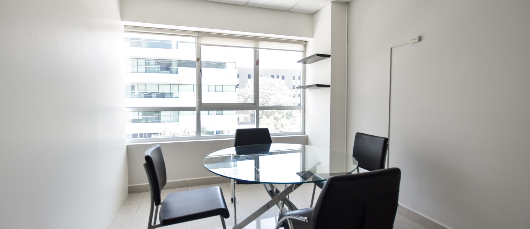 Oficina en alquiler ubicada en el Parque Empresarial Colón GeoBienes - Oficina en alquiler ubicada en el Parque Empresarial Colón - Plusvalia Guayaquil Casas de venta y alquiler Inmobiliaria Ecuador