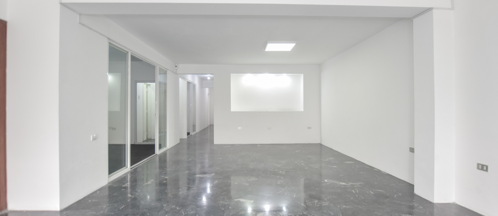 Oficina en alquiler, ubicada en Kennedy Norte GeoBienes - Oficina en alquiler ubicada en Kennedy Norte - Plusvalia Guayaquil Casas de venta y alquiler Inmobiliaria Ecuador