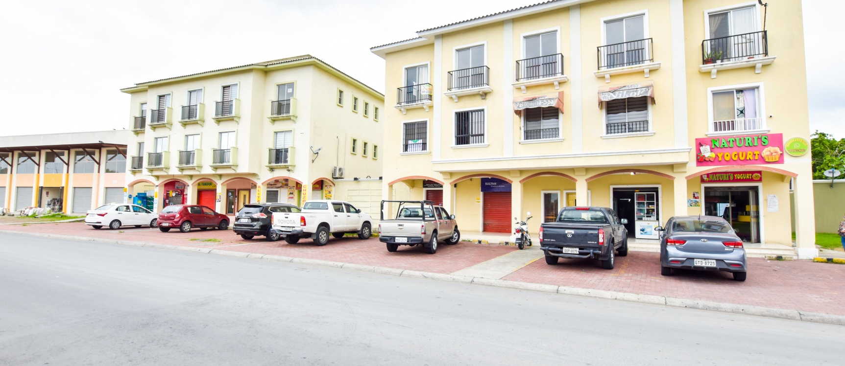 Oficina en alquiler ubicada en Metropolis II, Autopista Terminal Terrestre GeoBienes - Oficina en alquiler ubicada en Metropolis II, Autopista Terminal Terrestre - Plusvalia Guayaquil Casas de venta y alquiler Inmobiliaria Ecuador