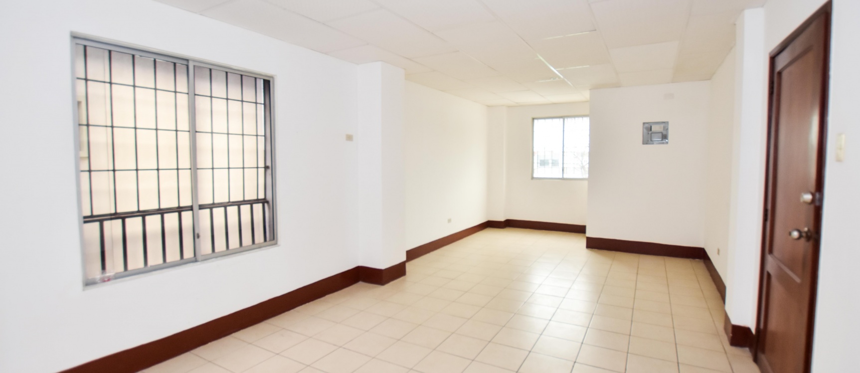 Oficina en alquiler ubicada en Metropolis II, Autopista Terminal Terrestre GeoBienes - Oficina en alquiler ubicada en Metropolis II, Autopista Terminal Terrestre - Plusvalia Guayaquil Casas de venta y alquiler Inmobiliaria Ecuador