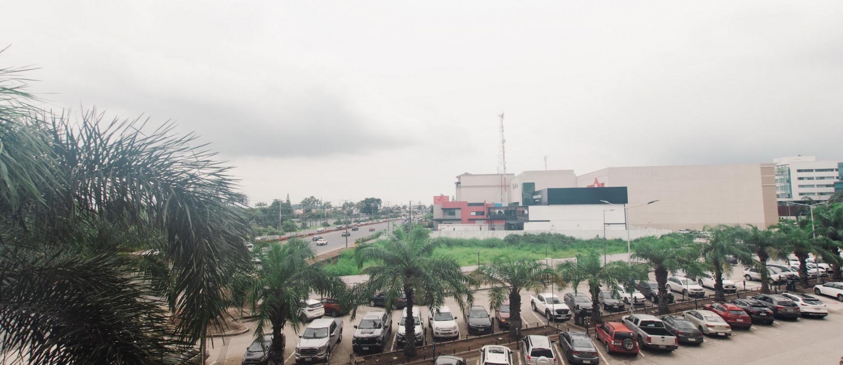 Oficina en alquiler ubicada en Samborondón Plaza, Samborondón GeoBienes - Oficina en alquiler ubicada en Samborondón Plaza, Samborondón - Plusvalia Guayaquil Casas de venta y alquiler Inmobiliaria Ecuador