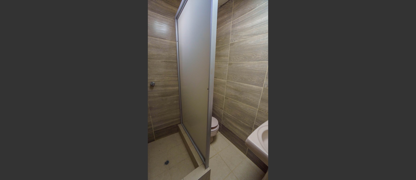 Oficina en alquiler ubicado en Edificio Induauto, Centro de Guayaquil GeoBienes - Oficina en alquiler ubicado en Edificio Induauto, Centro de Guayaquil - Plusvalia Guayaquil Casas de venta y alquiler Inmobiliaria Ecuador