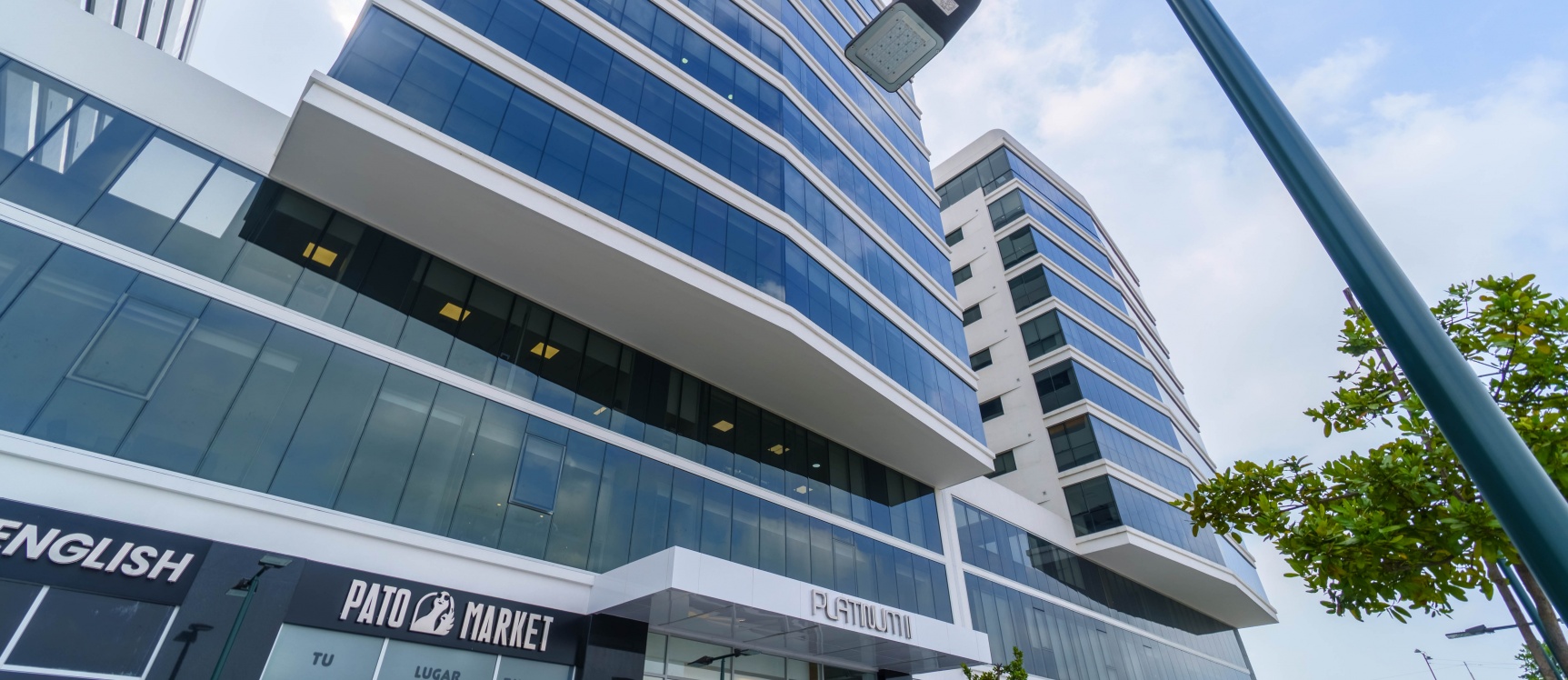 Oficina en alquiler ubicado en Edificio Platinum II, Vía Samborondón GeoBienes - Oficina en alquiler, Edificio Platinum II, Aurora, Av. Febres Cordero, Vía Samborondón - Daule - Plusvalia Guayaquil Casas de venta y alquiler Inmobiliaria Ecuador