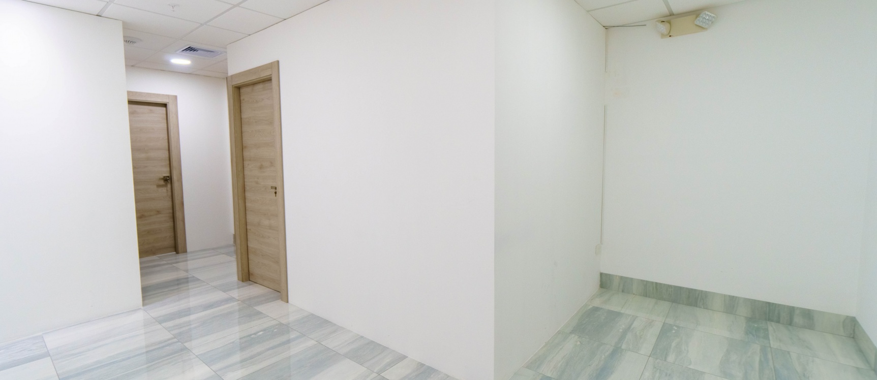Oficina en alquiler ubicado en Edificio Platinum II, Vía Samborondón GeoBienes - Oficina en alquiler, Edificio Platinum II, Aurora, Av. Febres Cordero, Vía Samborondón - Daule - Plusvalia Guayaquil Casas de venta y alquiler Inmobiliaria Ecuador