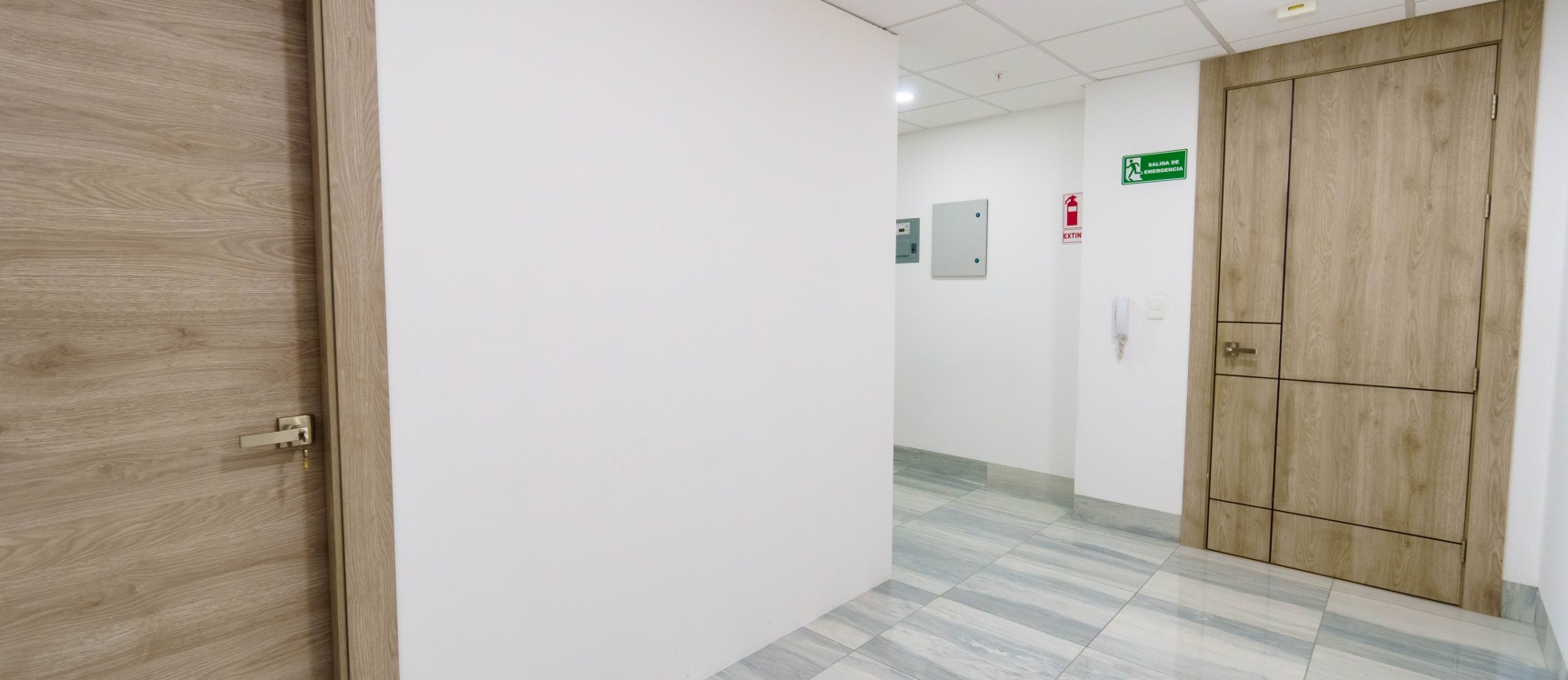 Oficina en alquiler ubicado en Edificio Platinum II, Vía Samborondón GeoBienes - Oficina en alquiler, Edificio Platinum II, Aurora, Av. Febres Cordero, Vía Samborondón - Daule - Plusvalia Guayaquil Casas de venta y alquiler Inmobiliaria Ecuador