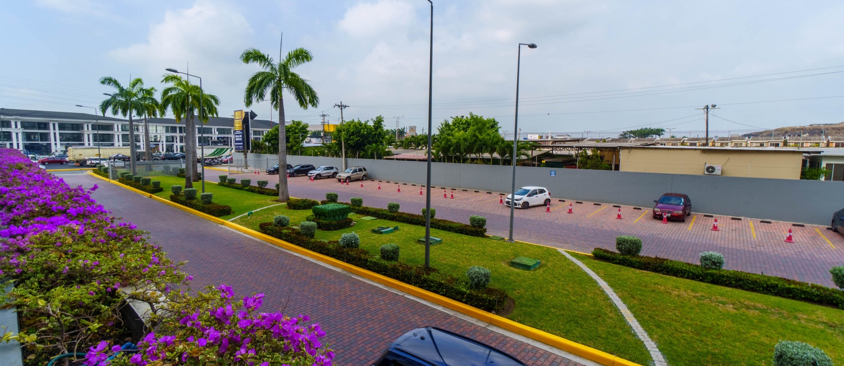 Oficina en alquiler ubicado en Edificio Platinum II, Vía Samborondón GeoBienes - Oficina en alquiler, Edificio Platinum II, Aurora, Av. Febres Cordero, Vía Samborondón - Daule - Plusvalia Guayaquil Casas de venta y alquiler Inmobiliaria Ecuador