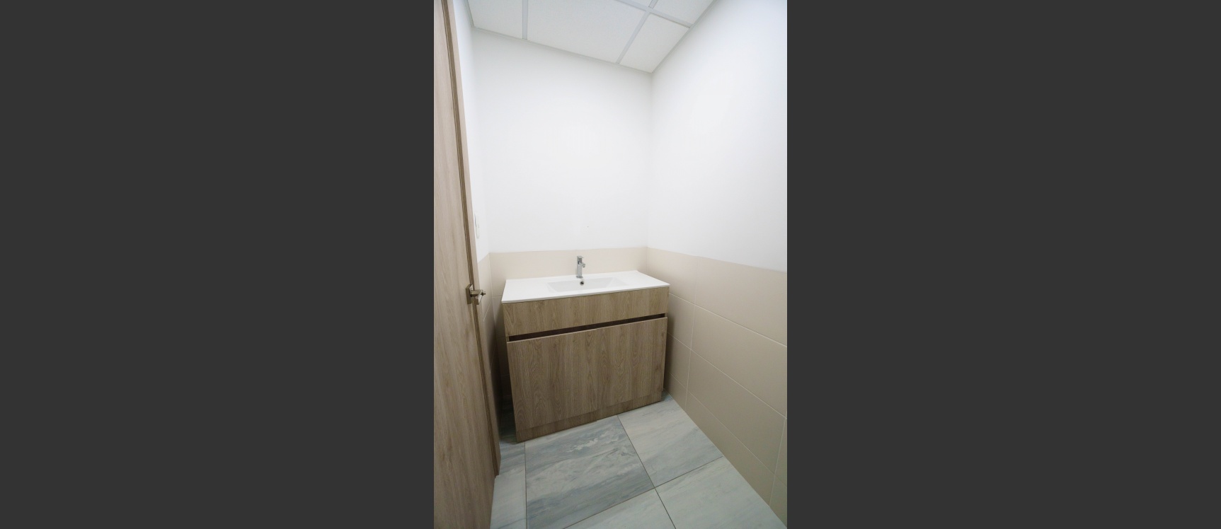 Oficina en alquiler ubicado en Edificio Platinum II, Vía Samborondón GeoBienes - Oficina en alquiler, Edificio Platinum II, Aurora, Av. Febres Cordero, Vía Samborondón - Daule - Plusvalia Guayaquil Casas de venta y alquiler Inmobiliaria Ecuador