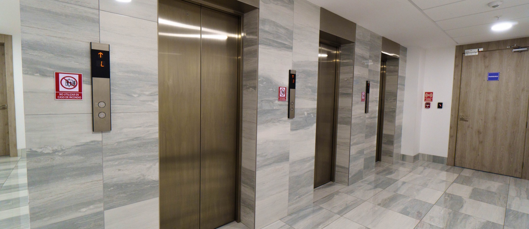 Oficina en alquiler ubicado en Edificio Platinum II, Vía Samborondón GeoBienes - Oficina en alquiler, Edificio Platinum II, Aurora, Av. Febres Cordero, Vía Samborondón - Daule - Plusvalia Guayaquil Casas de venta y alquiler Inmobiliaria Ecuador