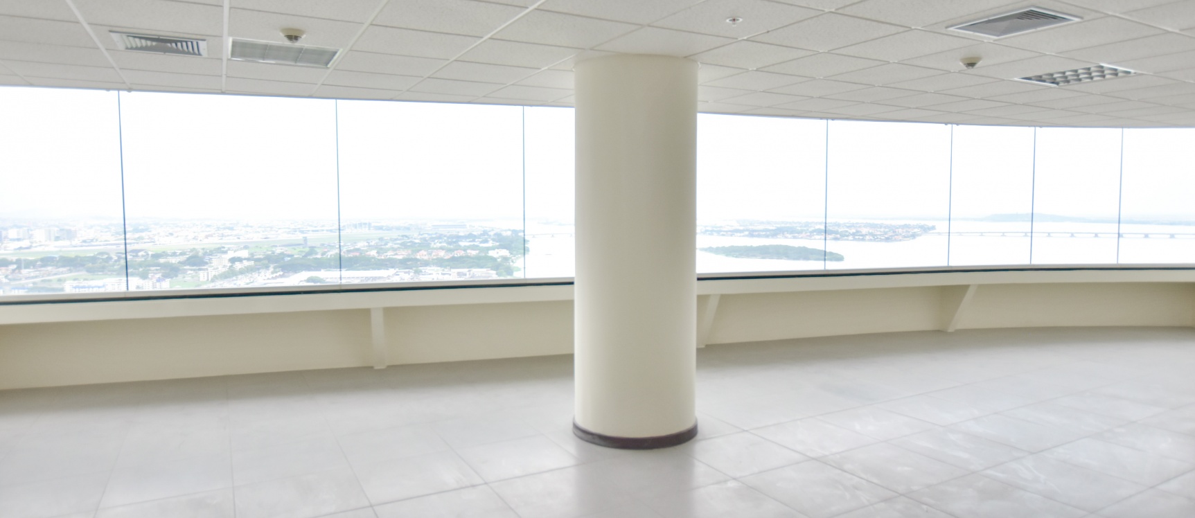 Oficina en alquiler ubicado en el Edificio The Point, Puerto Santa Ana GeoBienes - Oficina en alquiler ubicado en el Edificio The Point, Puerto Santa Ana - Plusvalia Guayaquil Casas de venta y alquiler Inmobiliaria Ecuador