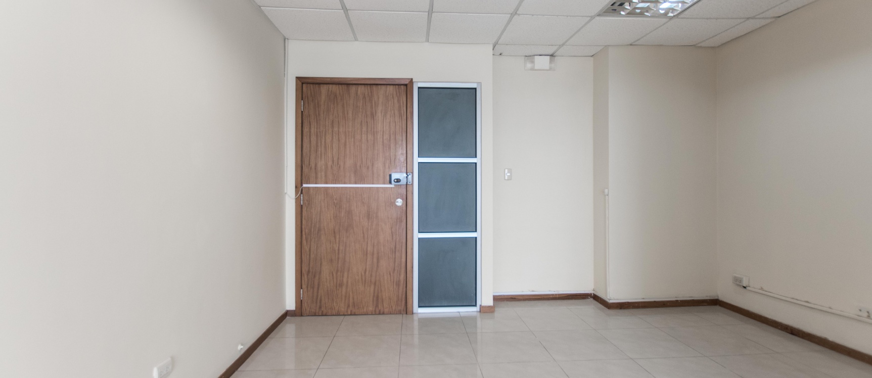 Oficina en alquiler ubicado en el Edificio Trade Building GeoBienes - Oficina en alquiler ubicado en el Edificio Trade Building - Plusvalia Guayaquil Casas de venta y alquiler Inmobiliaria Ecuador