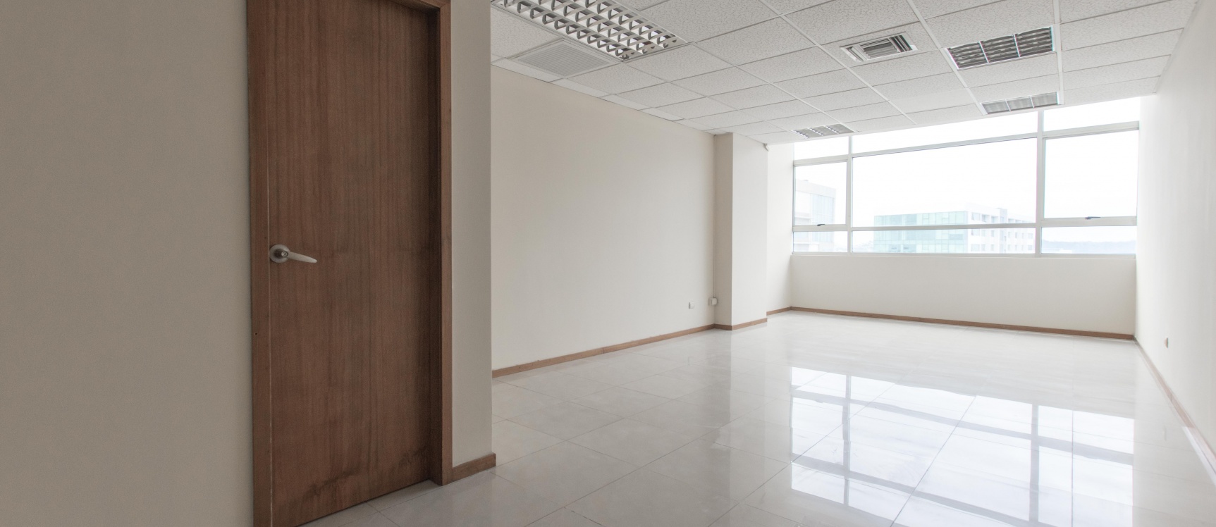 Oficina en alquiler ubicado en el Edificio Trade Building GeoBienes - Oficina en alquiler ubicado en el Edificio Trade Building - Plusvalia Guayaquil Casas de venta y alquiler Inmobiliaria Ecuador