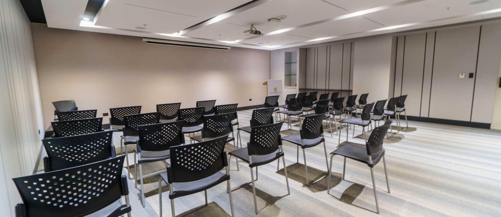 Oficina en alquiler ubicado en Platinum 1 GeoBienes - Oficina en alquiler ubicado en Platinum 1 - Plusvalia Guayaquil Casas de venta y alquiler Inmobiliaria Ecuador