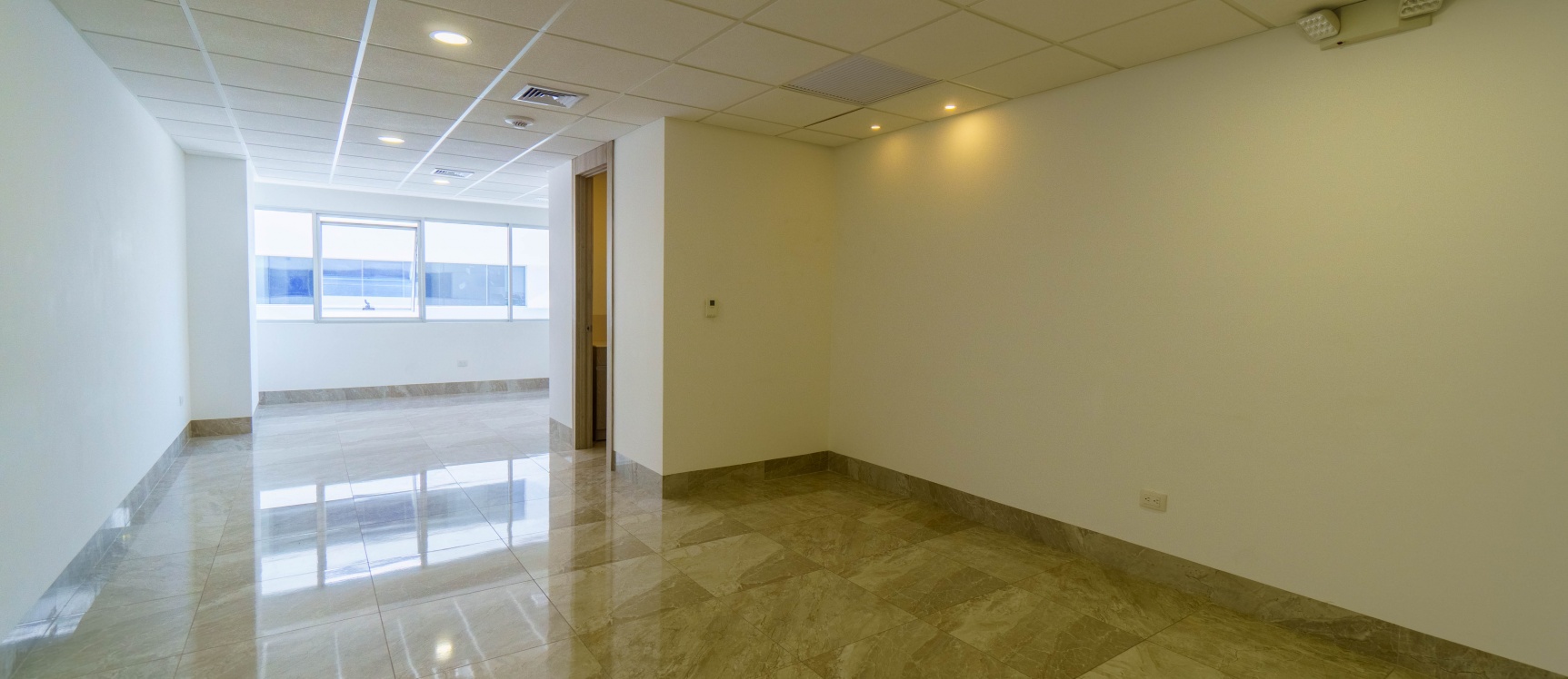 Oficina en alquiler ubicado en Platinum 1 GeoBienes - Oficina en alquiler ubicado en Platinum 1 - Plusvalia Guayaquil Casas de venta y alquiler Inmobiliaria Ecuador