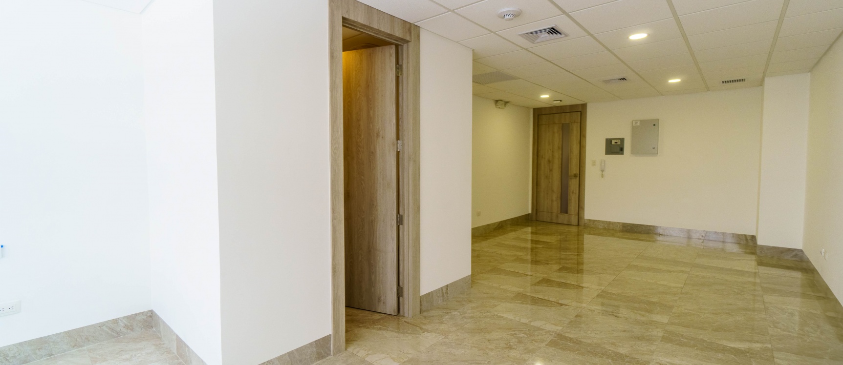 Oficina en alquiler ubicado en Platinum 1 GeoBienes - Oficina en alquiler ubicado en Platinum 1 - Plusvalia Guayaquil Casas de venta y alquiler Inmobiliaria Ecuador