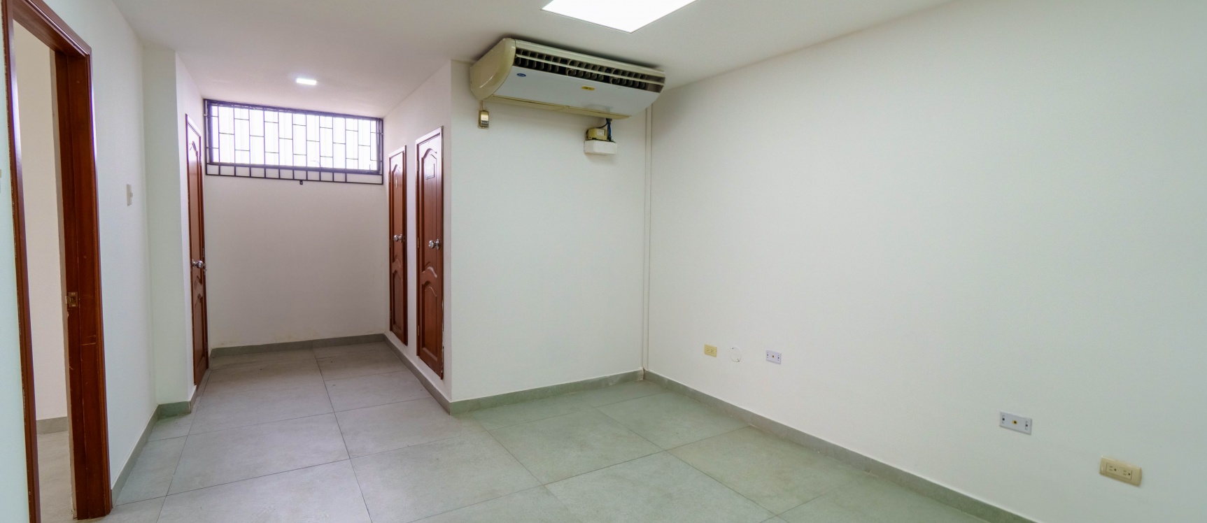 Oficina en alquiler ubicado en Condominio El Bucanero, Centro de Guayaquil GeoBienes - Oficina en venta, Av Las Américas, Edificio de Oficinas El Bucanero - Plusvalia Guayaquil Casas de venta y alquiler Inmobiliaria Ecuador