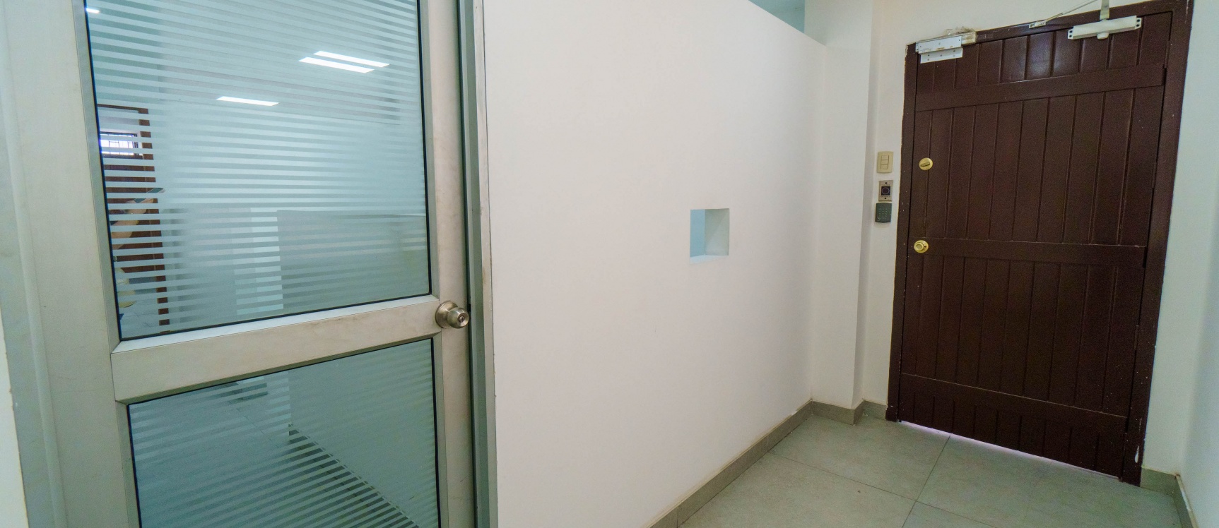 Oficina en alquiler ubicado en Condominio El Bucanero, Centro de Guayaquil GeoBienes - Oficina en venta, Av Las Américas, Edificio de Oficinas El Bucanero - Plusvalia Guayaquil Casas de venta y alquiler Inmobiliaria Ecuador