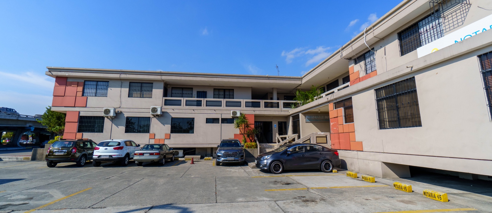 Oficina en venta, Av Las Américas, Edificio de Oficinas El Bucanero GeoBienes - Oficina en venta, Av Las Américas, Edificio de Oficinas El Bucanero - Plusvalia Guayaquil Casas de venta y alquiler Inmobiliaria Ecuador