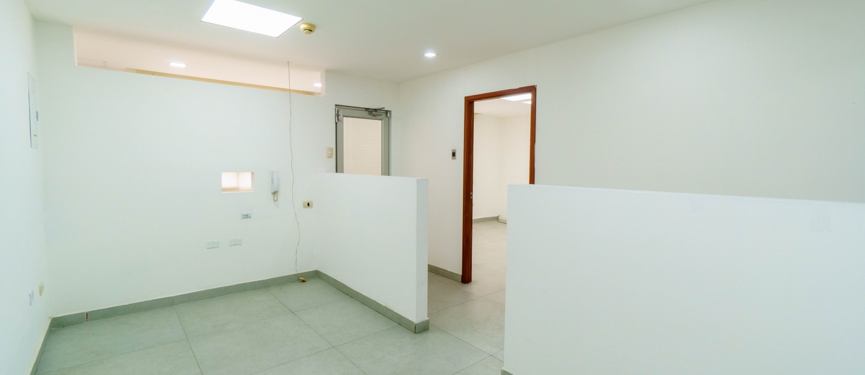 Oficina en alquiler ubicado en Condominio El Bucanero, Centro de Guayaquil GeoBienes - Oficina en venta, Av Las Américas, Edificio de Oficinas El Bucanero - Plusvalia Guayaquil Casas de venta y alquiler Inmobiliaria Ecuador