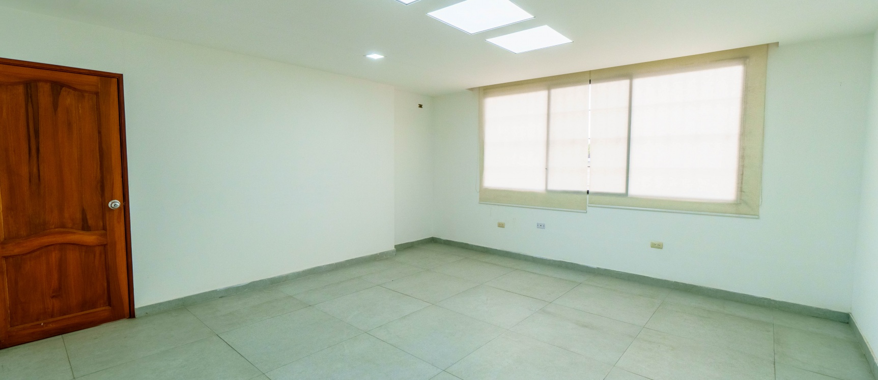 Oficina en alquiler ubicado en Condominio El Bucanero, Centro de Guayaquil GeoBienes - Oficina en venta, Av Las Américas, Edificio de Oficinas El Bucanero - Plusvalia Guayaquil Casas de venta y alquiler Inmobiliaria Ecuador