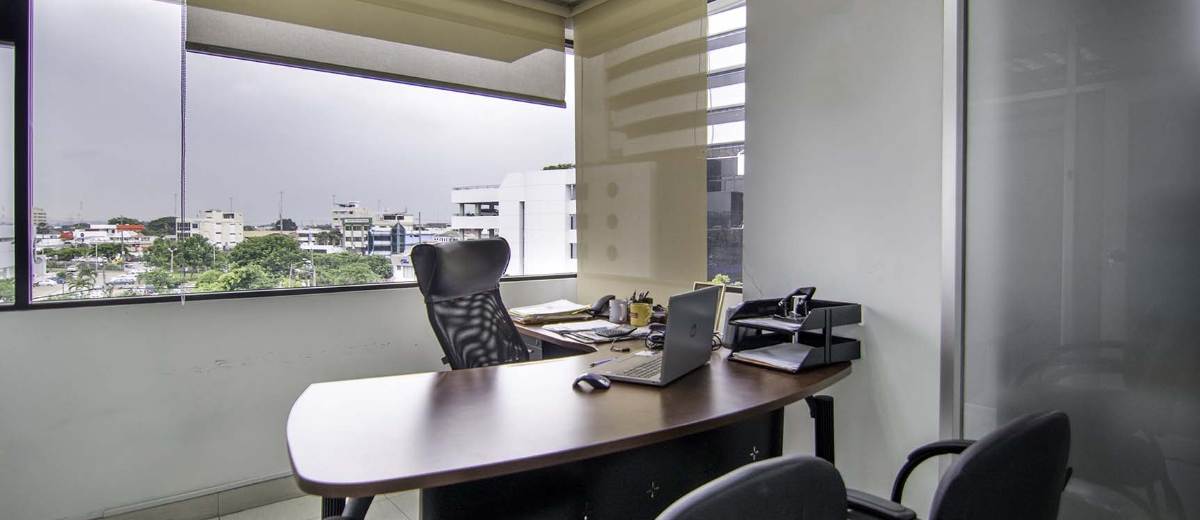 Oficina en venta Edificio Atlantis, Norte de Guayaquil GeoBienes - Oficina en venta en el Edificio Atlantis, Norte de Guayaquil - Plusvalia Guayaquil Casas de venta y alquiler Inmobiliaria Ecuador
