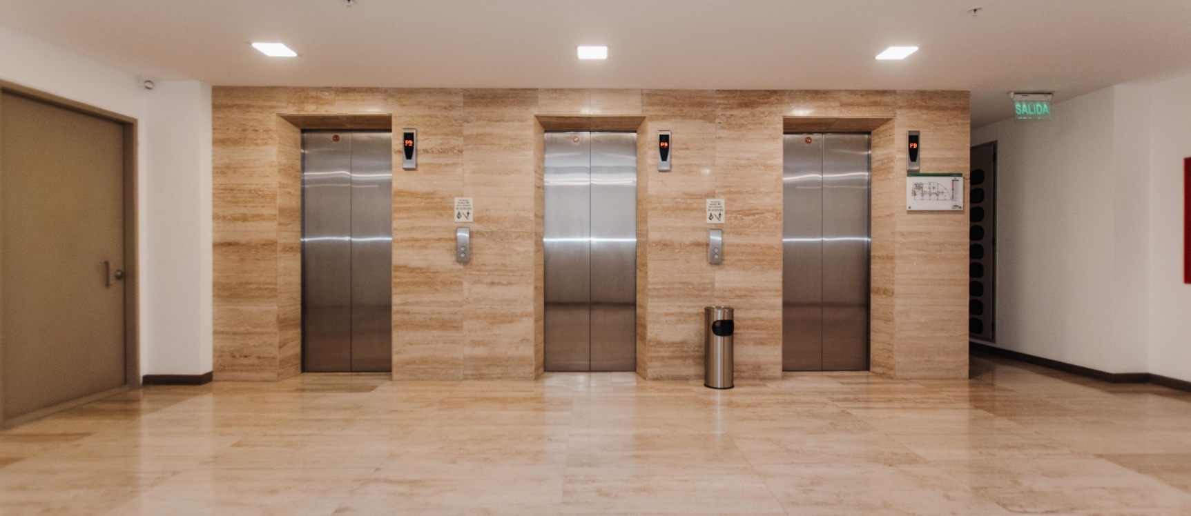Oficina en venta Edificio Emporium, Pto. Santa Ana, centro de Guayaquil GeoBienes - Oficina en venta Edificio Emporium, Pto. Santa Ana, centro de Guayaquil - Plusvalia Guayaquil Casas de venta y alquiler Inmobiliaria Ecuador