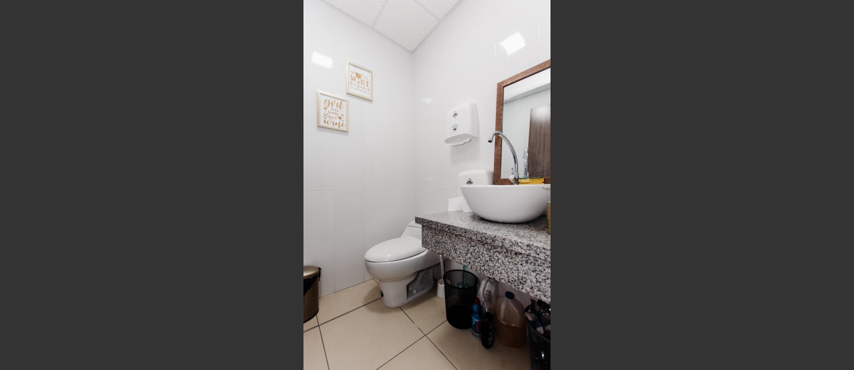 Oficina en venta Edificio Emporium, Pto. Santa Ana, centro de Guayaquil GeoBienes - Oficina en venta Edificio Emporium, Pto. Santa Ana, centro de Guayaquil - Plusvalia Guayaquil Casas de venta y alquiler Inmobiliaria Ecuador