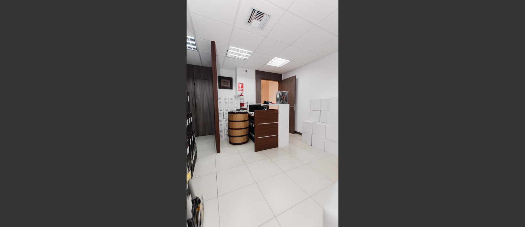 Oficina en venta Edificio Emporium, Pto. Santa Ana, centro de Guayaquil GeoBienes - Oficina en venta Edificio Emporium, Pto. Santa Ana, centro de Guayaquil - Plusvalia Guayaquil Casas de venta y alquiler Inmobiliaria Ecuador