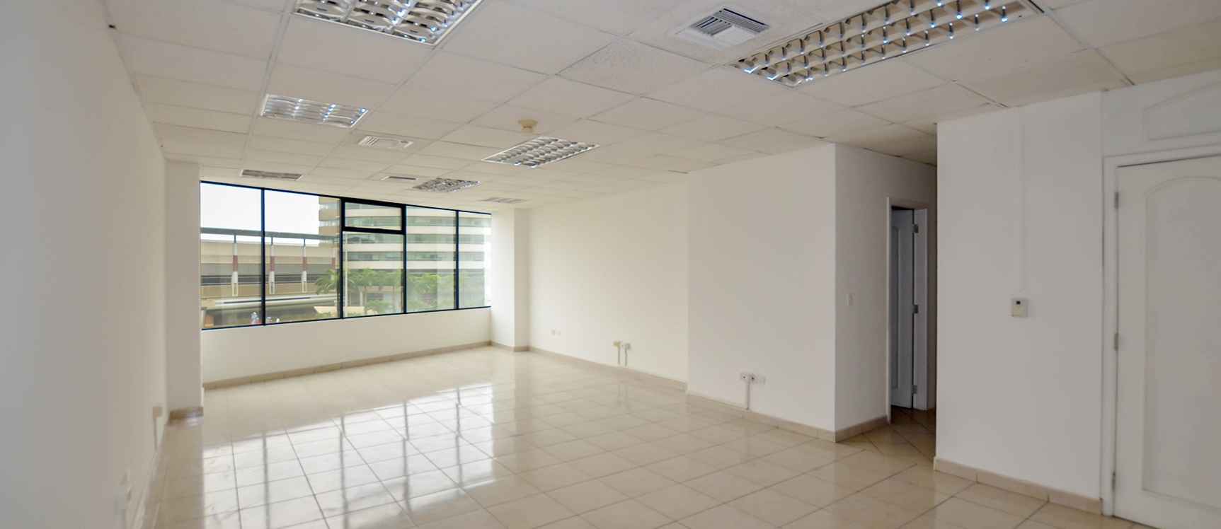 GeoBienes - Oficina en Alquiler Edificio Executive Center Norte de Guayaquil - Plusvalia Guayaquil Casas de venta y alquiler Inmobiliaria Ecuador