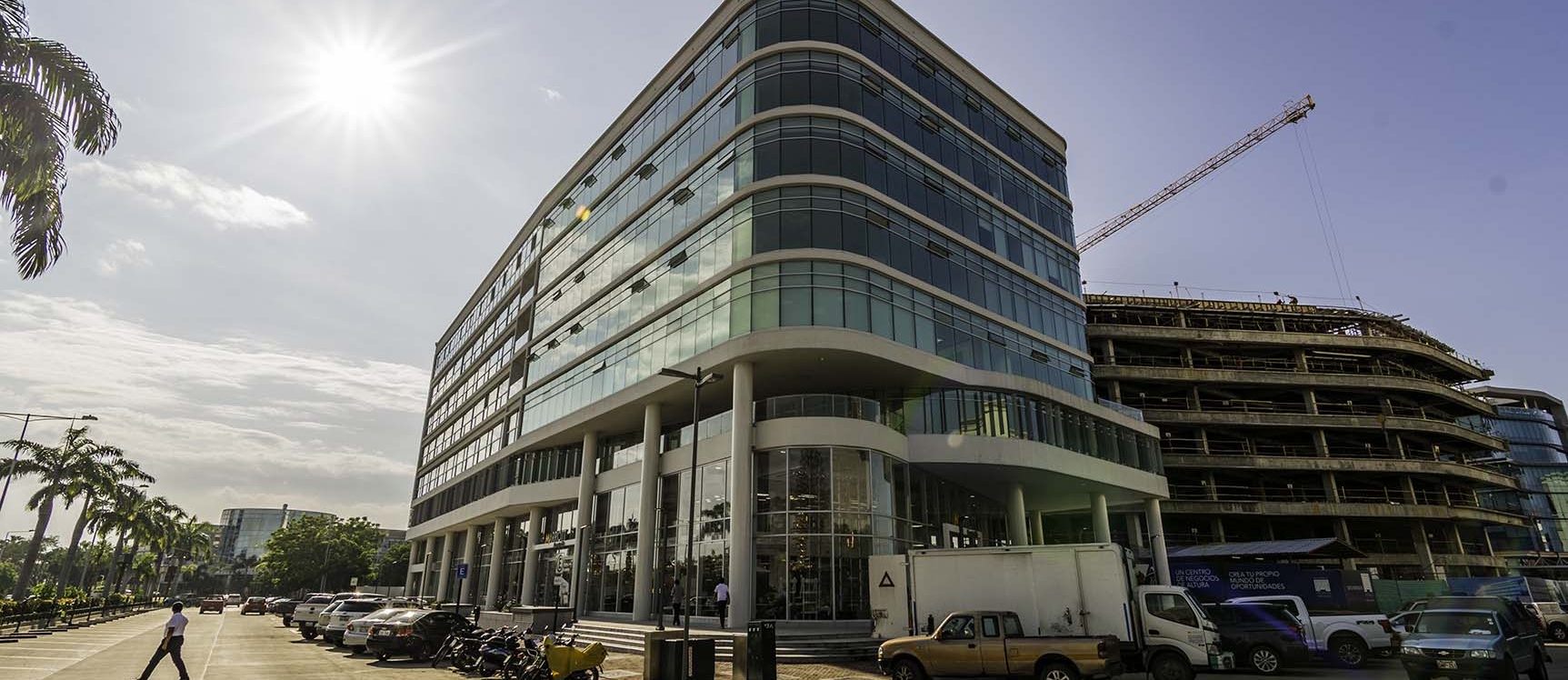 Oficina en venta Edificio Marriot, Vía Samborondón GeoBienes - Oficina en venta Edificio Los Arcos Plaza, Vía Samborondón - Plusvalia Guayaquil Casas de venta y alquiler Inmobiliaria Ecuador