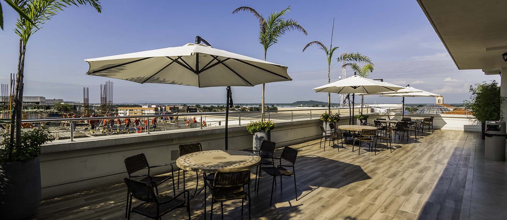 Oficina en venta Edificio Marriot, Vía Samborondón GeoBienes - Oficina en venta Edificio Los Arcos Plaza, Vía Samborondón - Plusvalia Guayaquil Casas de venta y alquiler Inmobiliaria Ecuador