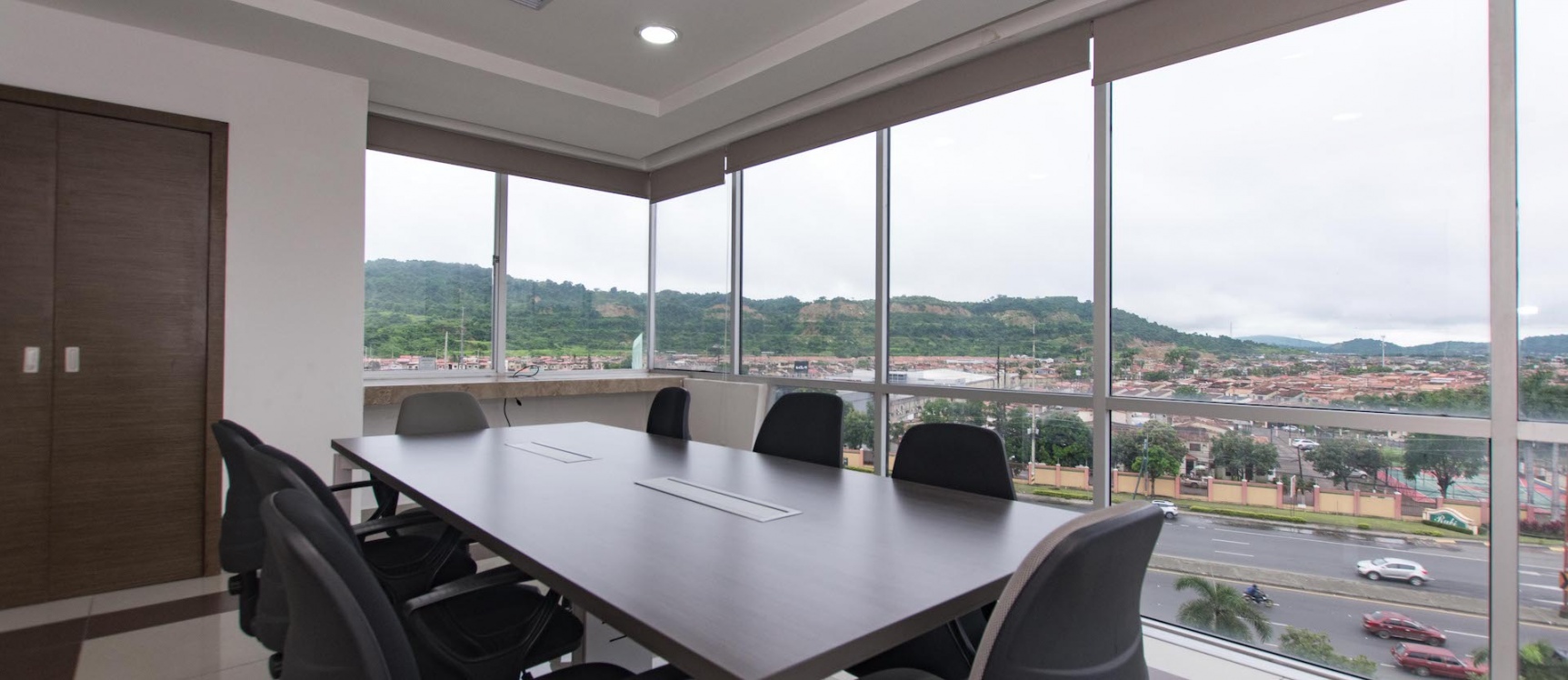 Oficina en venta en Centro Empresarial River Plaza, av. Leon Febres Cordero, vía Aurora GeoBienes - Oficina en venta en Centro Empresarial River Plaza, av. Leon Febres Cordero, vía Aurora - Plusvalia Guayaquil Casas de venta y alquiler Inmobiliaria Ecuador
