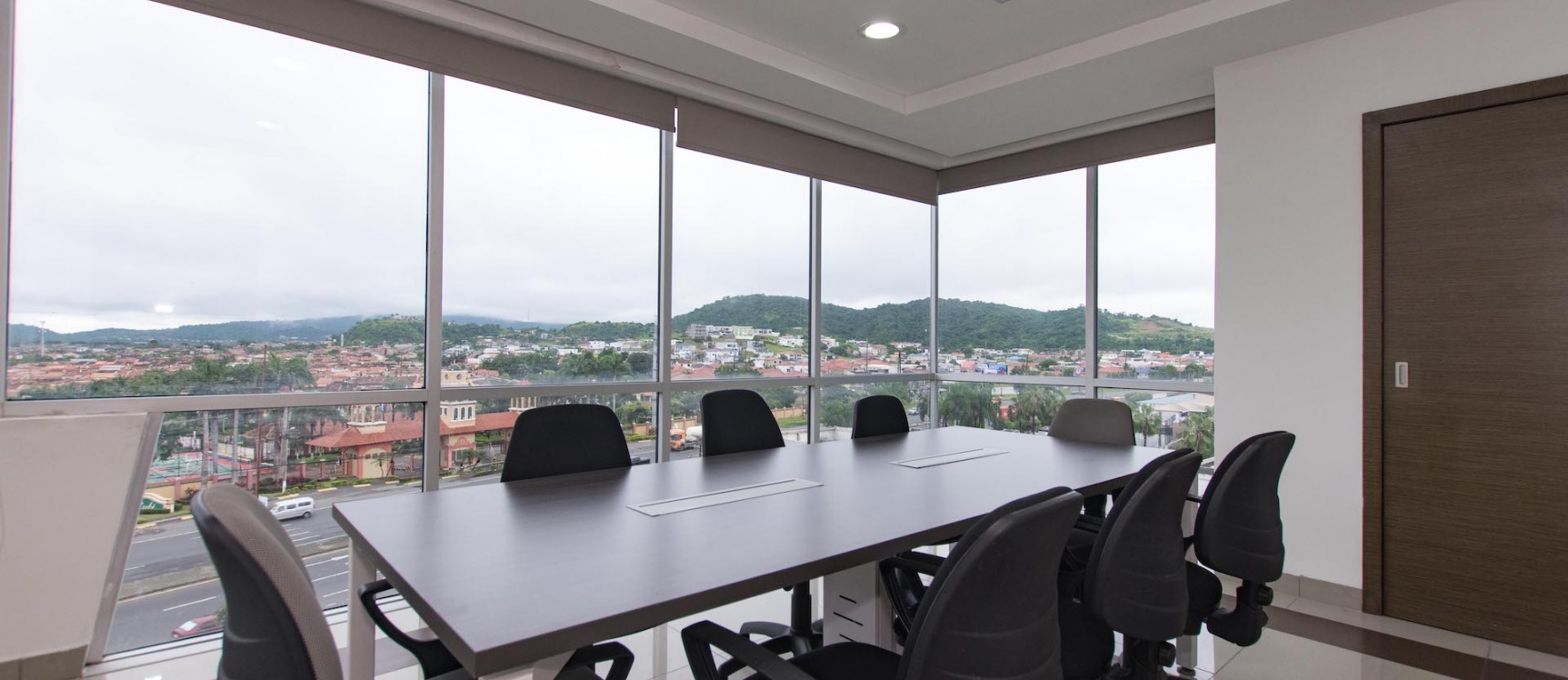 Oficina en venta en Centro Empresarial River Plaza, av. Leon Febres Cordero, vía Aurora GeoBienes - Oficina en venta en Centro Empresarial River Plaza, av. Leon Febres Cordero, vía Aurora - Plusvalia Guayaquil Casas de venta y alquiler Inmobiliaria Ecuador