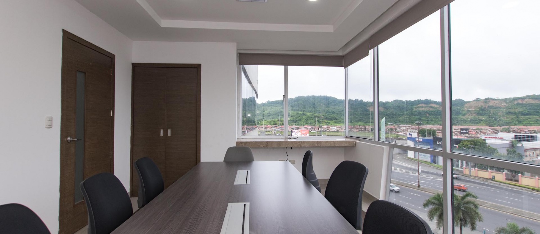 Oficina en venta en Centro Empresarial River Plaza, av. Leon Febres Cordero, vía Aurora GeoBienes - Oficina en venta en Centro Empresarial River Plaza, av. Leon Febres Cordero, vía Aurora - Plusvalia Guayaquil Casas de venta y alquiler Inmobiliaria Ecuador