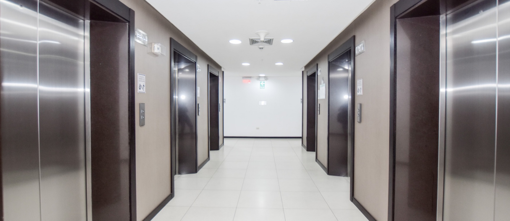 Venta de oficina en edificio The Point GeoBienes - Oficina en Venta en Edificio The Point , Puerto Santa Ana, Guayaquil, Ecuador - Plusvalia Guayaquil Casas de venta y alquiler Inmobiliaria Ecuador