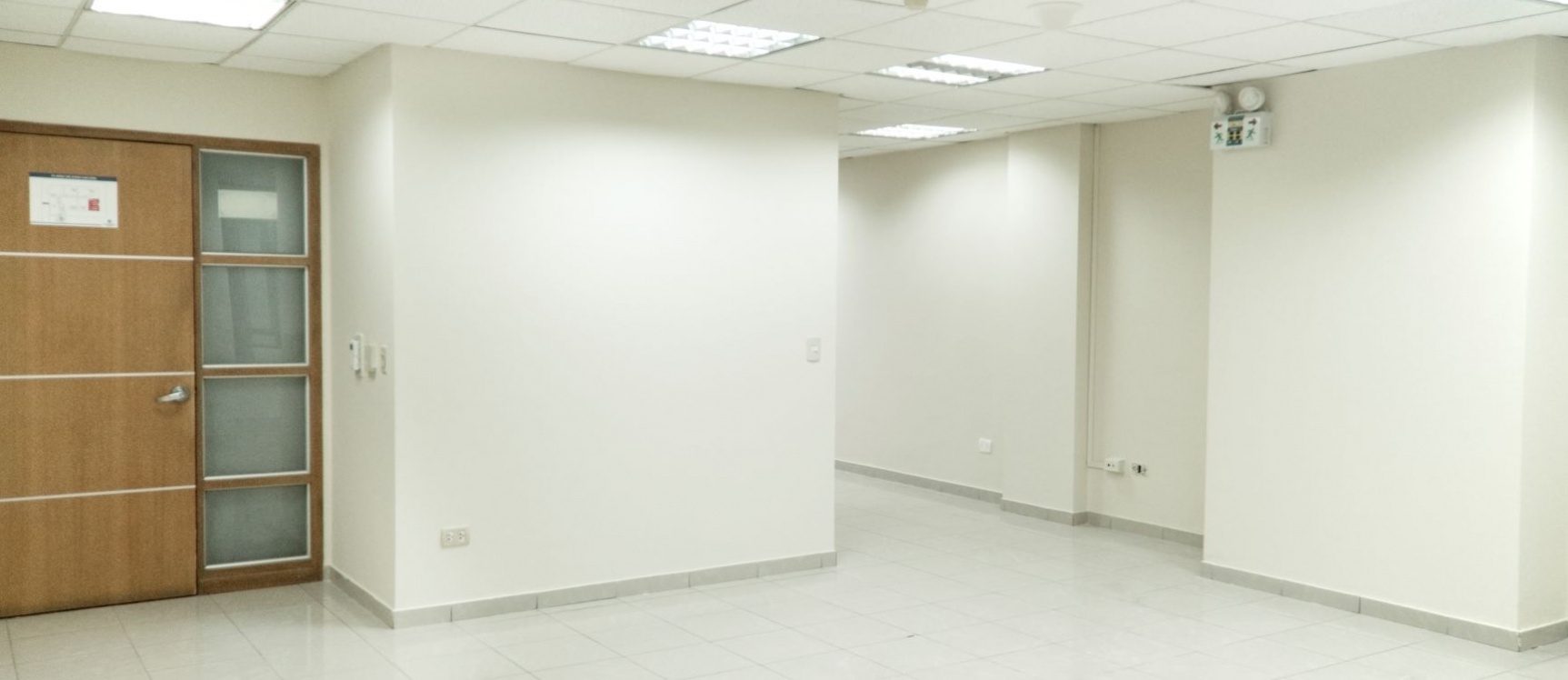 Oficina en alquiler en el Edificio Professional, Norte de Guayaquil GeoBienes - Oficina en Venta en el Edificio Professional, Norte de Guayaquil - Plusvalia Guayaquil Casas de venta y alquiler Inmobiliaria Ecuador
