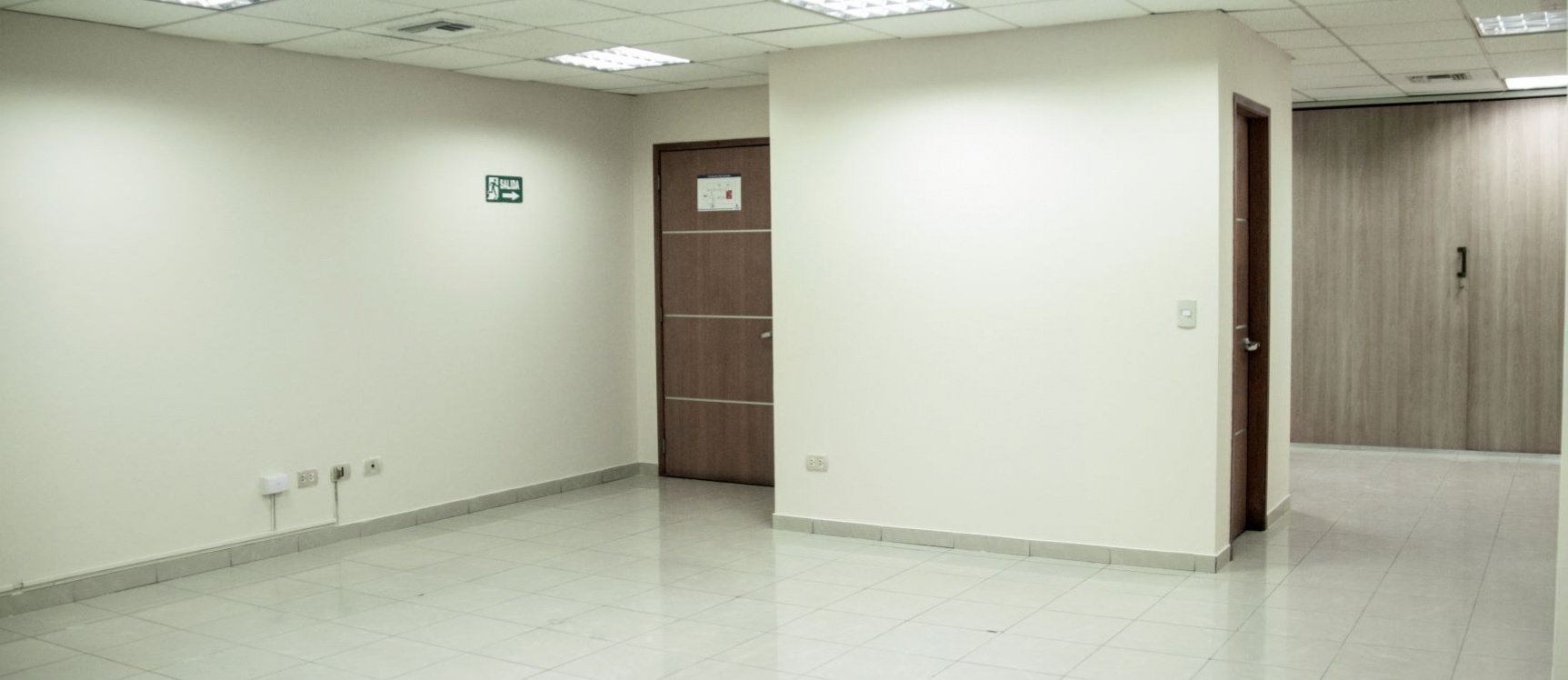 GeoBienes - Oficina en alquiler en el Edificio Professional, Norte de Guayaquil - Plusvalia Guayaquil Casas de venta y alquiler Inmobiliaria Ecuador