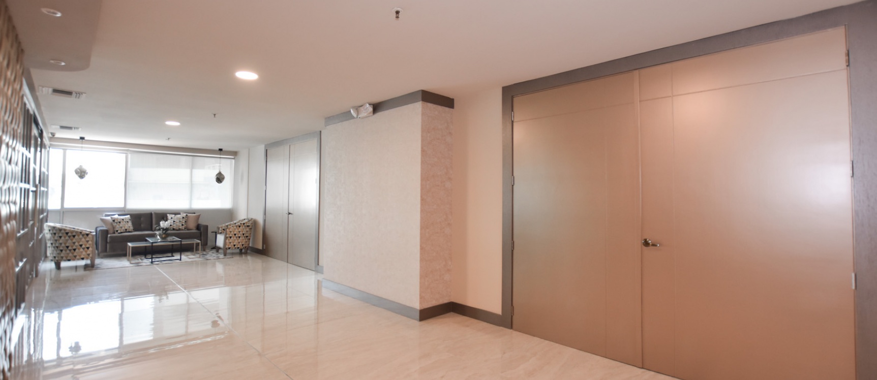 Oficina en venta en el Edificio Trade Building, Norte de Guayaquil GeoBienes - Oficina en venta en el Edificio Trade Building, Norte de Guayaquil - Plusvalia Guayaquil Casas de venta y alquiler Inmobiliaria Ecuador