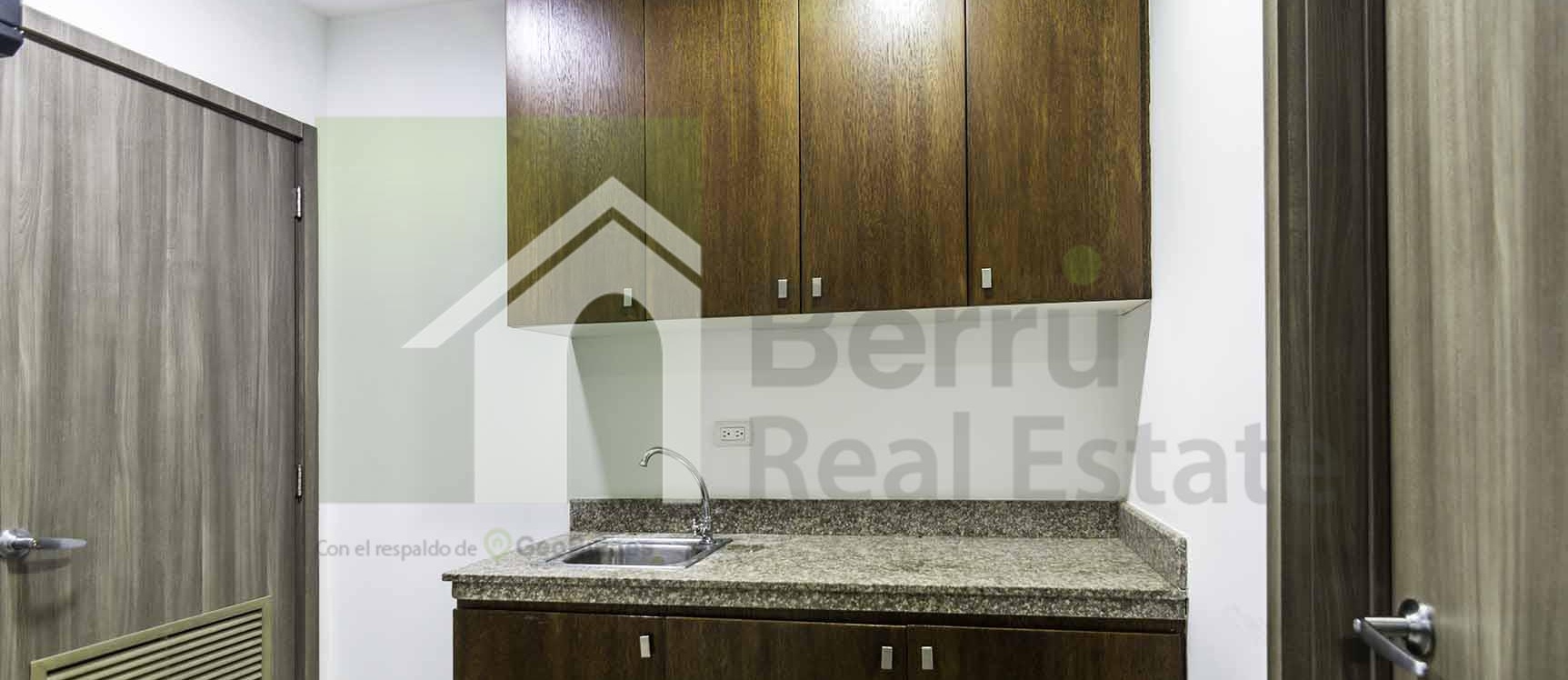 Oficina en venta en Sky Building norte de Guayaquil GeoBienes - Oficina en venta en Sky Building norte de Guayaquil - Plusvalia Guayaquil Casas de venta y alquiler Inmobiliaria Ecuador