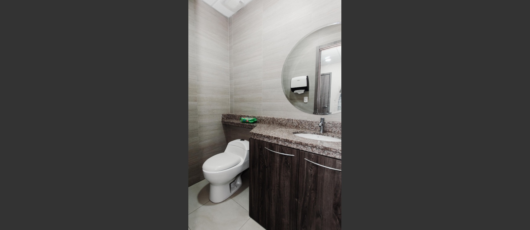 GeoBienes - Oficina en venta, Sky Building, junto al aeropuerto - Plusvalia Guayaquil Casas de venta y alquiler Inmobiliaria Ecuador