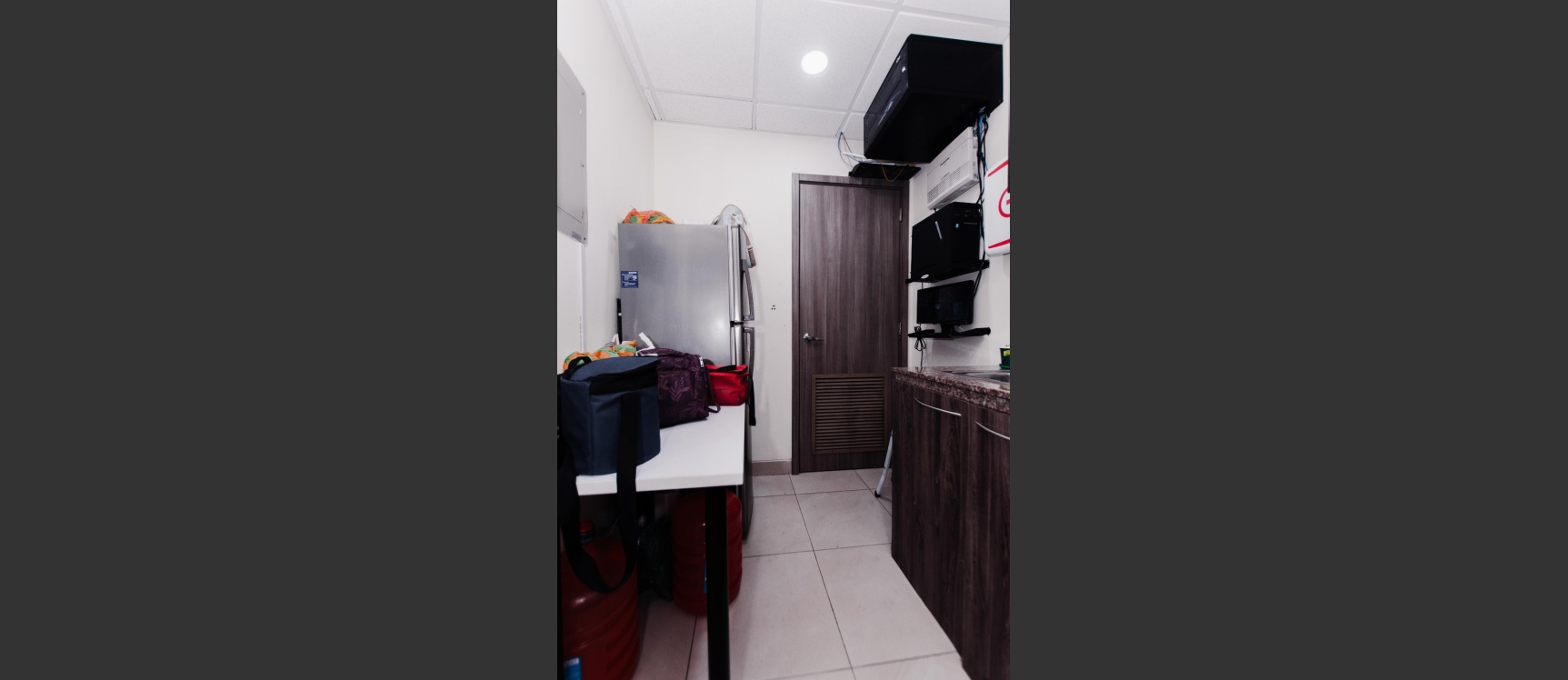 GeoBienes - Oficina en venta, Sky Building, junto al aeropuerto - Plusvalia Guayaquil Casas de venta y alquiler Inmobiliaria Ecuador