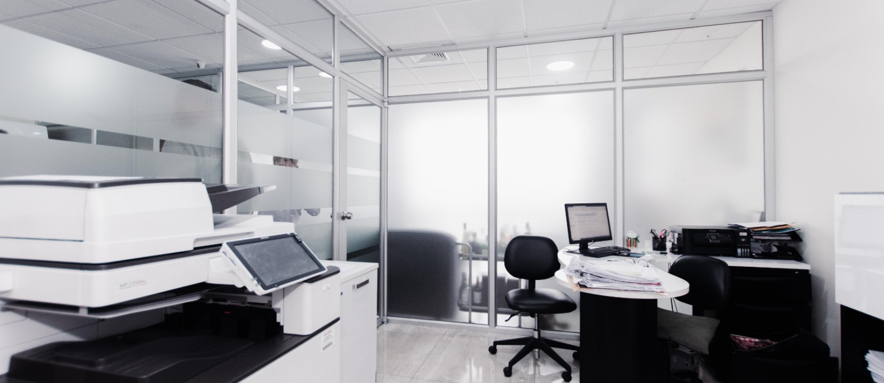 GeoBienes - Oficina en venta, Sky Building, junto al aeropuerto - Plusvalia Guayaquil Casas de venta y alquiler Inmobiliaria Ecuador