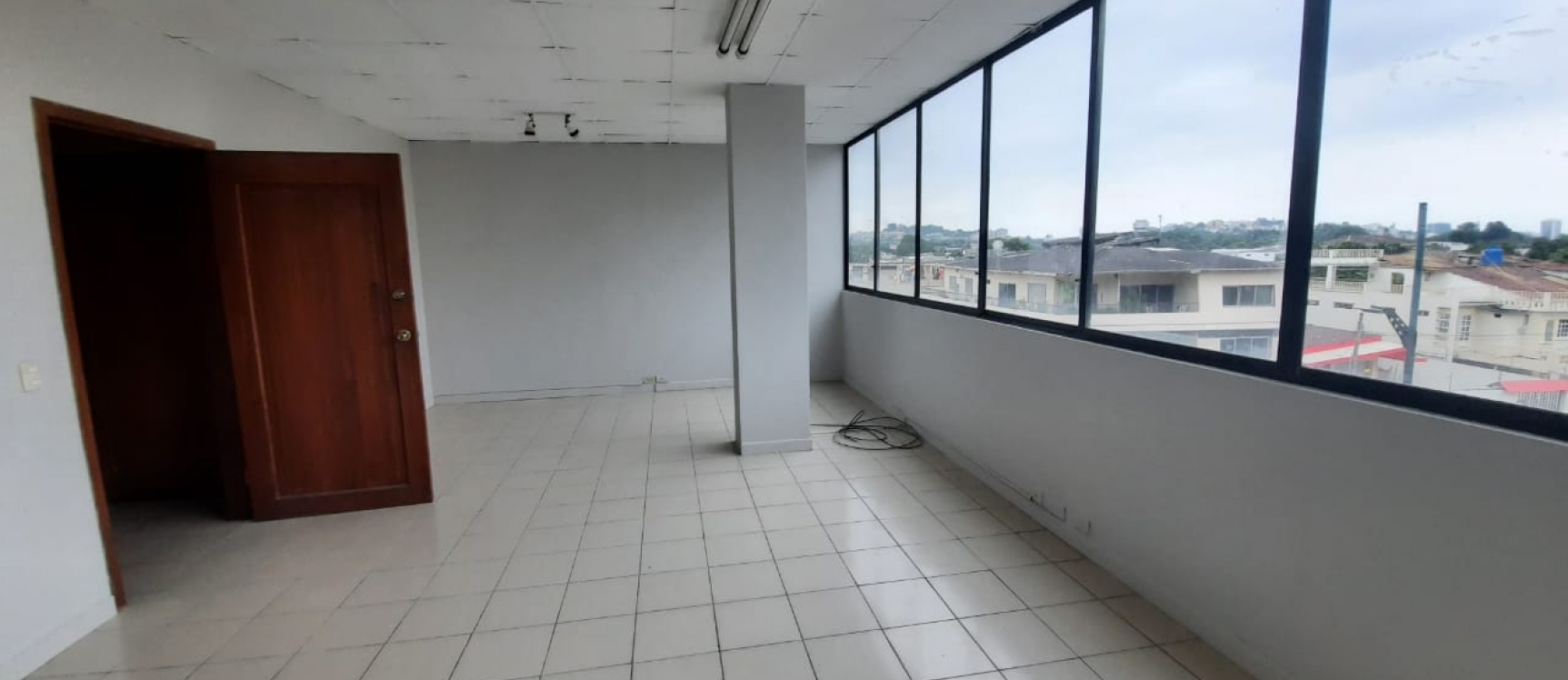 GeoBienes - Oficina en venta ubicada en Avenida Miraflores - Plusvalia Guayaquil Casas de venta y alquiler Inmobiliaria Ecuador