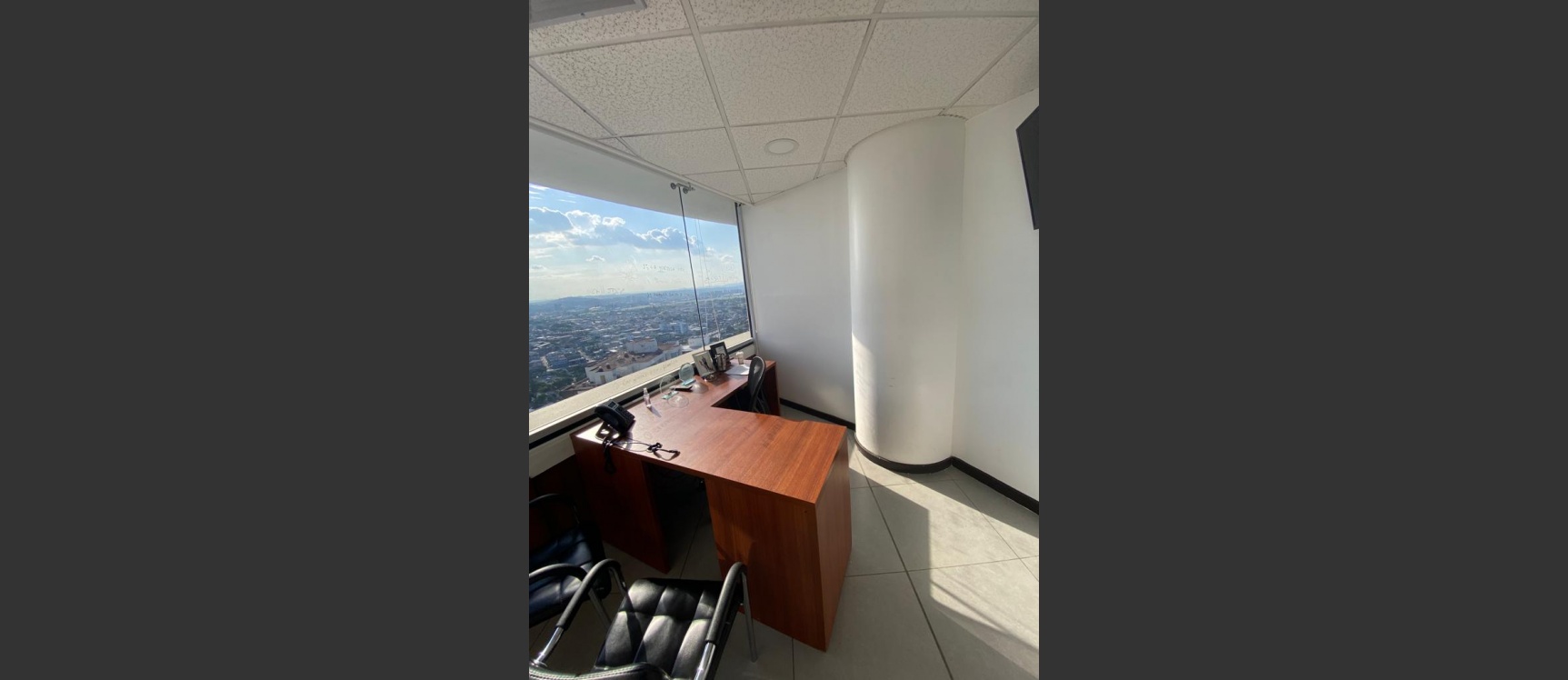 GeoBienes - Oficina en venta ubicada en el Edificio The Point, Puerto Santa Ana - Plusvalia Guayaquil Casas de venta y alquiler Inmobiliaria Ecuador